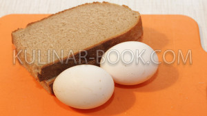 Хлеб и куриные яйца, ингредиенты для приготовления яйца в гнезде