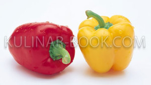 Два спелых болгарских перца - желтый и красный